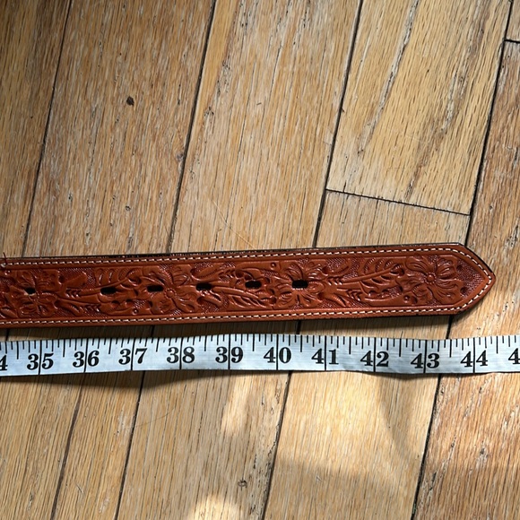 Montana Silversmith leather show belt - Picture 5 of 9